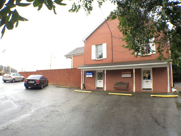 1776 Briarcliff_backside parking